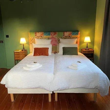 Couette-café Le Clos Du Tulipier 3*