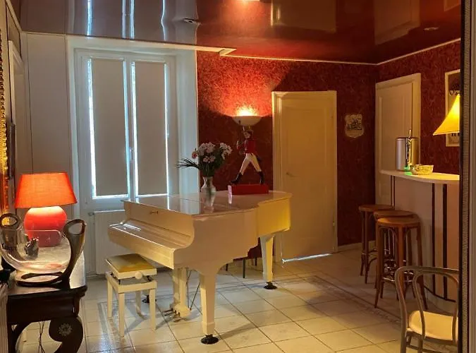 Le Clos Du Tulipier فندق مبيت وإفطار