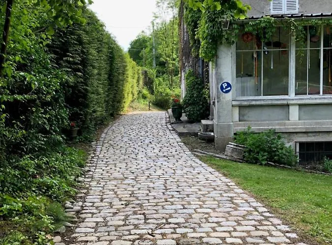 فندق مبيت وإفطار Le Clos Du Tulipier La Chapelle-du-Bard
