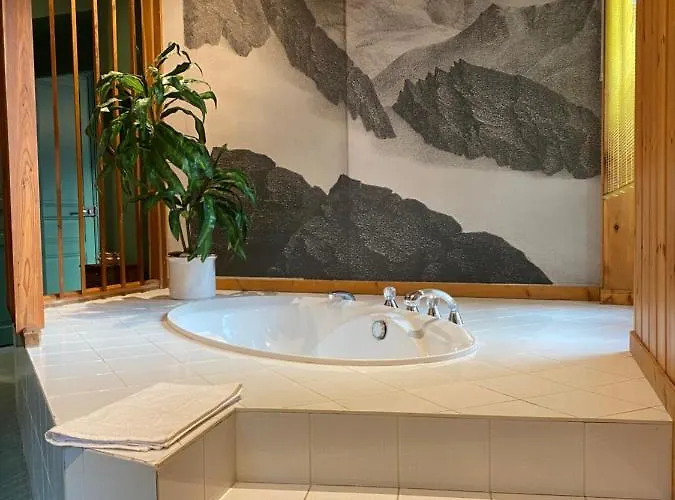 Le Clos Du Tulipier فندق مبيت وإفطار