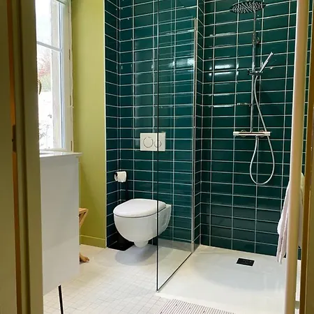 Le Clos Du Tulipier Bed & Breakfast La Chapelle-du-Bard